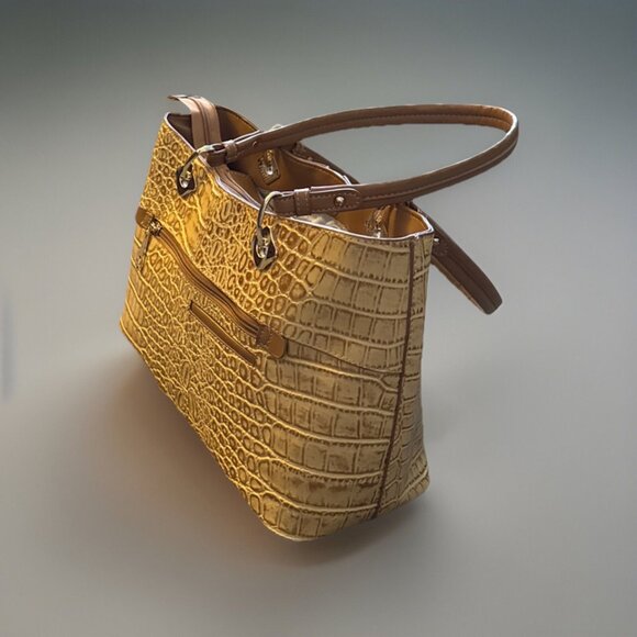 👜 MC Elegance Leather Shoulder Bag | Spacious & Stylish Work Tote - Picture 6 of 15